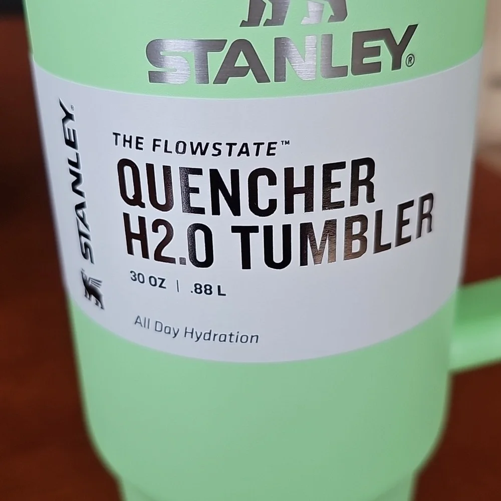 Stanley 30 oz Quencher H2.0 Tumbler - Picture 2 of 4
